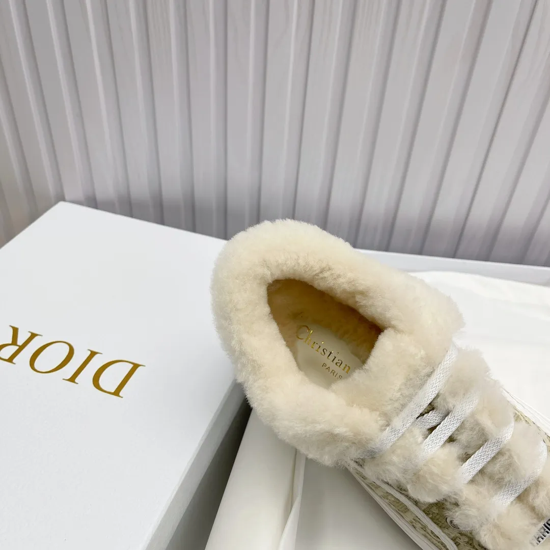 👟👟Ex-factory price 560👟👟 Ready-made high-quality Dior thick-soled sneakers with fully embroidered iconic patterns👟👟 ♦️Top quality in the market🎗Breaking hot item in foreign counters🎗Non-common imitation version in the market🎗🔳The fabric is made of Italian🇮🇹imported fabrics❗️Embroidered upper, original mold injection Logo frosted five-pointed star outsole🔳Inner wool injection molding mold Logo foam feet Code number: 35 to 41. 40 41 custom-made wool